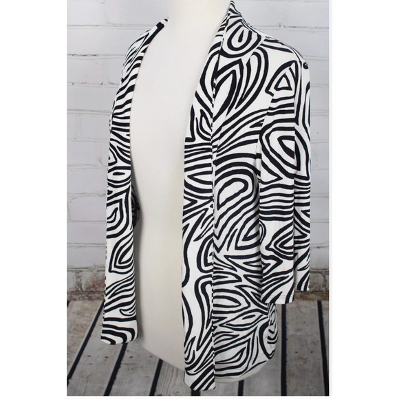 CHICO'S Travelers Open Front Cardigan Wrap Layer Jacket Black White Artsy Sz M - Picture 4 of 8